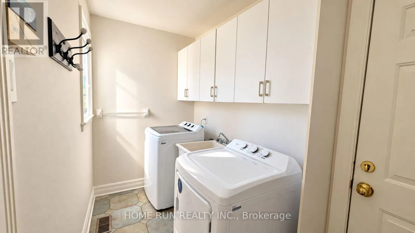 124 RIDGEFIELD CRESCENT