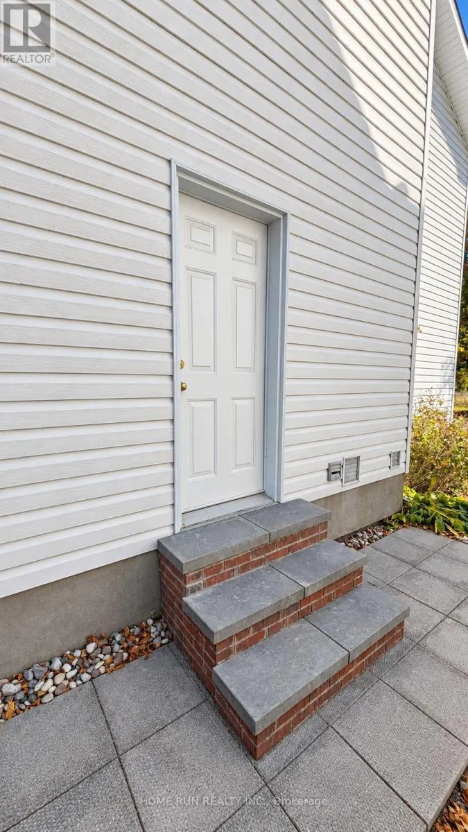 124 RIDGEFIELD CRESCENT