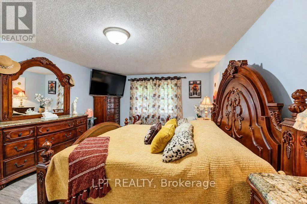 28 BRIDLEWOOD DRIVE E