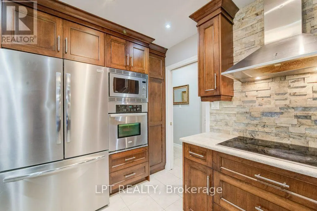 28 BRIDLEWOOD DRIVE E