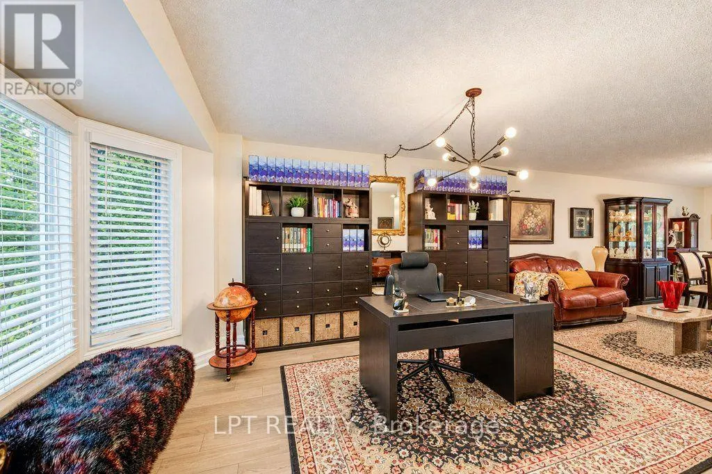 28 BRIDLEWOOD DRIVE E
