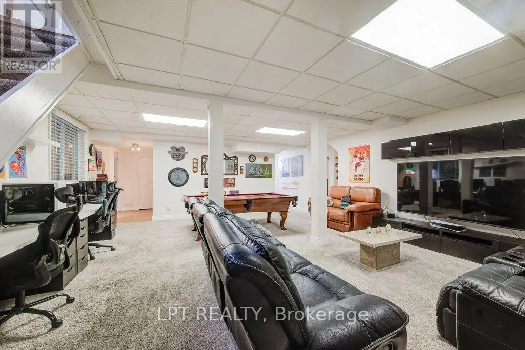 28 BRIDLEWOOD DRIVE E