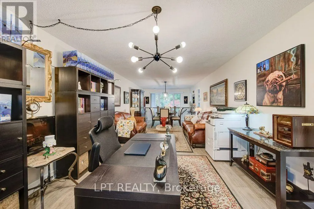 28 BRIDLEWOOD DRIVE E