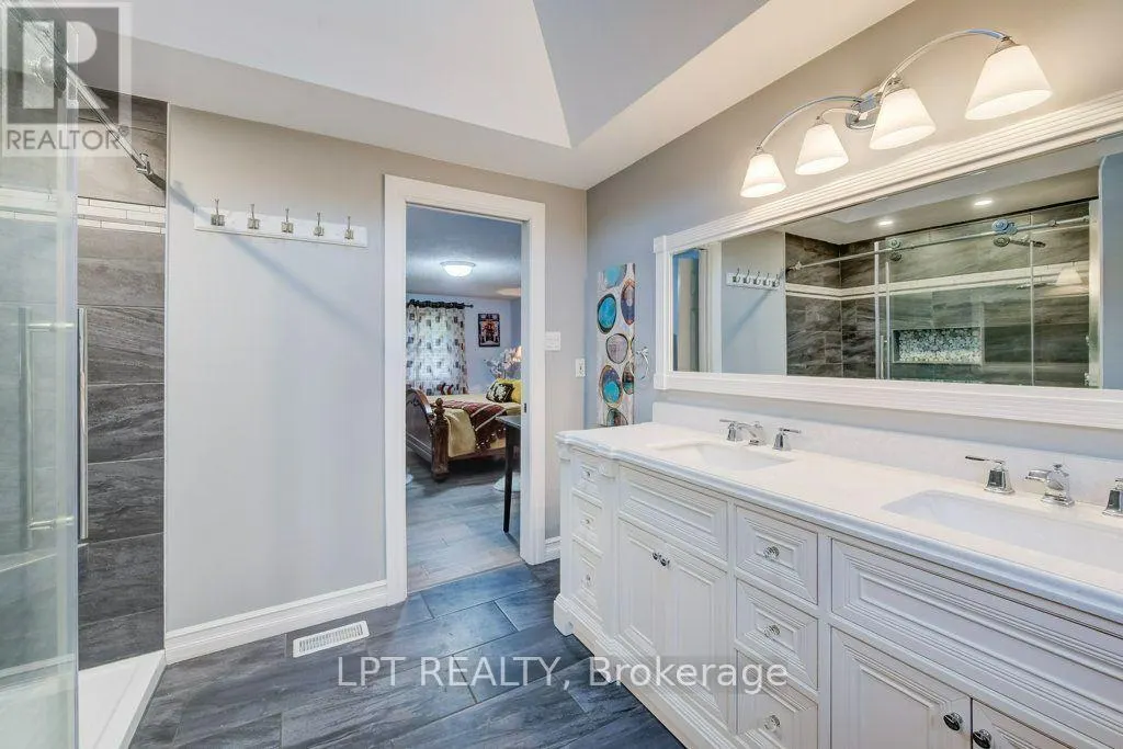 28 BRIDLEWOOD DRIVE E
