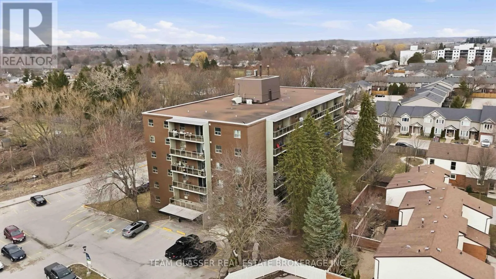 211 - 746 FANSHAWE PARK ROAD E #211