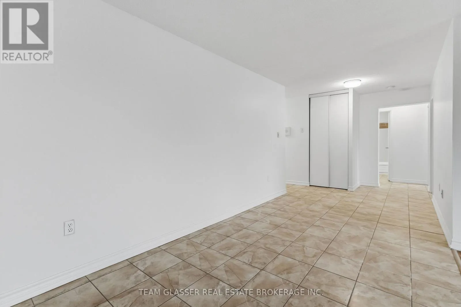 211 - 746 FANSHAWE PARK ROAD E #211