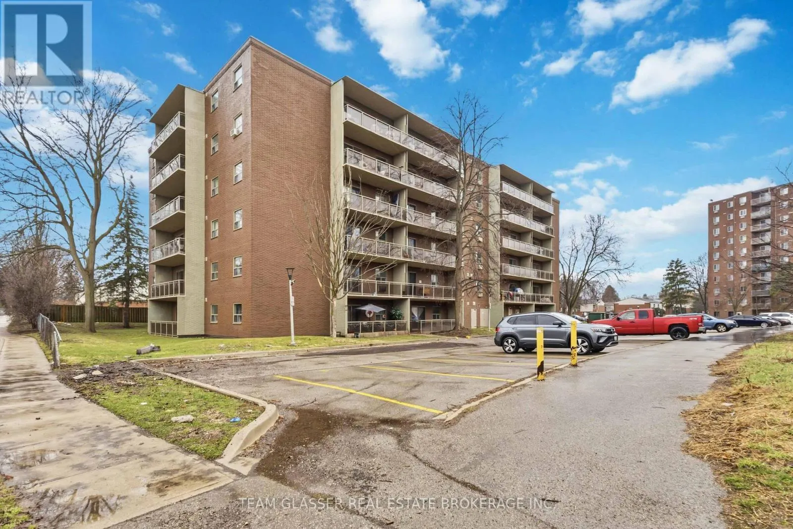 211 - 746 FANSHAWE PARK ROAD E #211