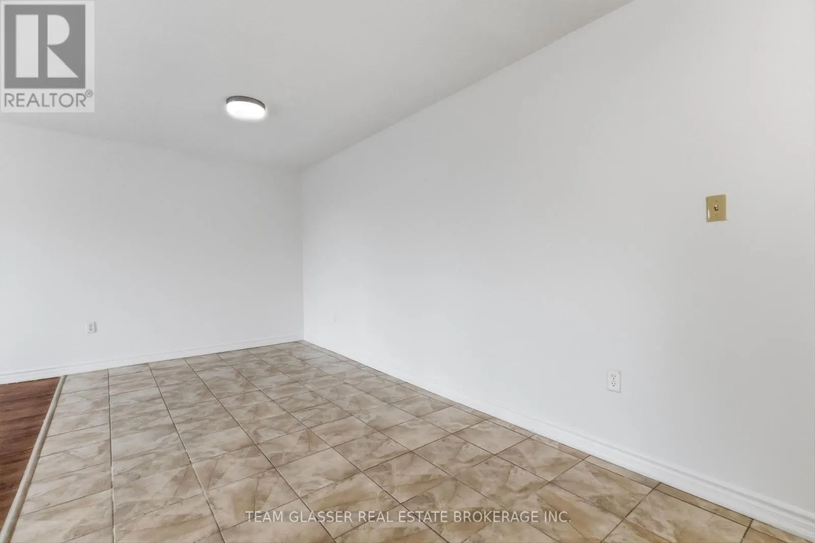 211 - 746 FANSHAWE PARK ROAD E #211