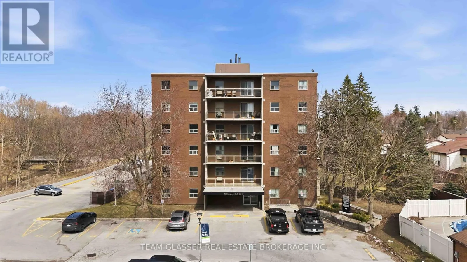 211 - 746 FANSHAWE PARK ROAD E #211