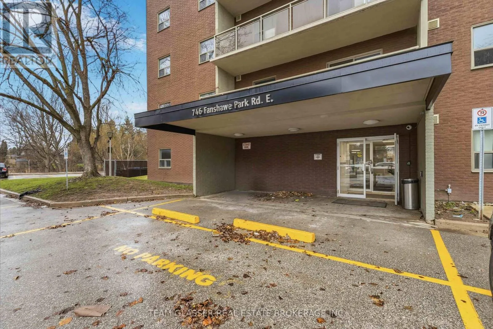 211 - 746 FANSHAWE PARK ROAD E #211
