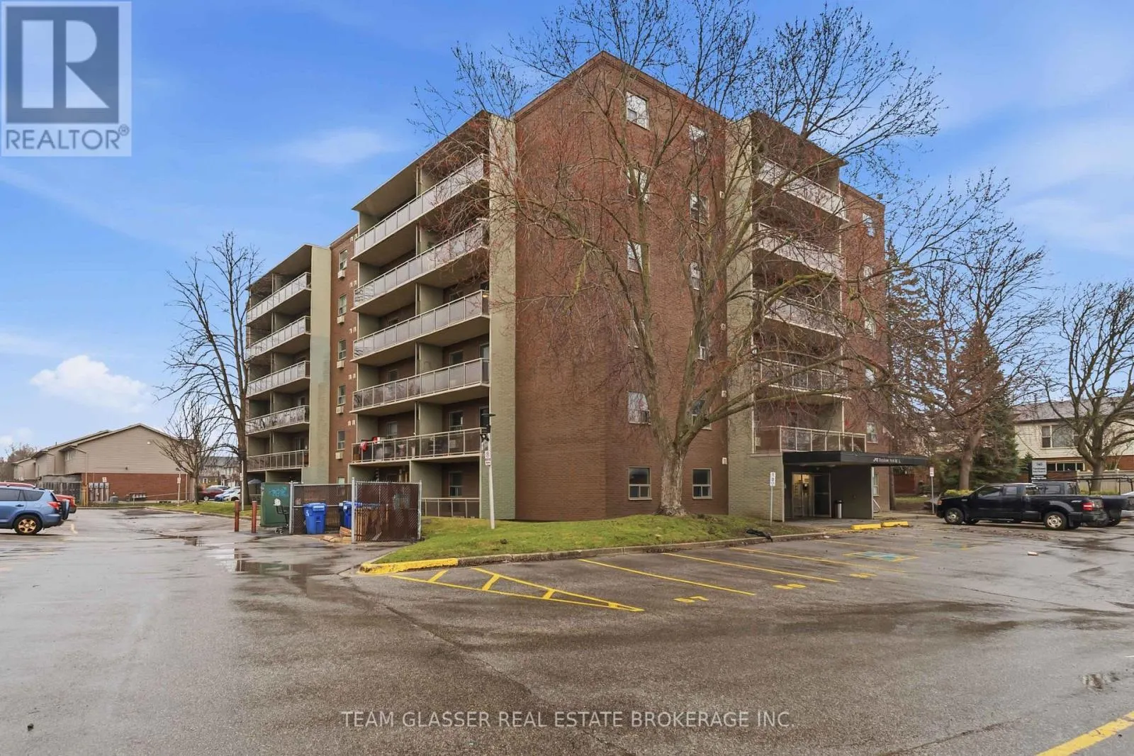 211 - 746 FANSHAWE PARK ROAD E #211