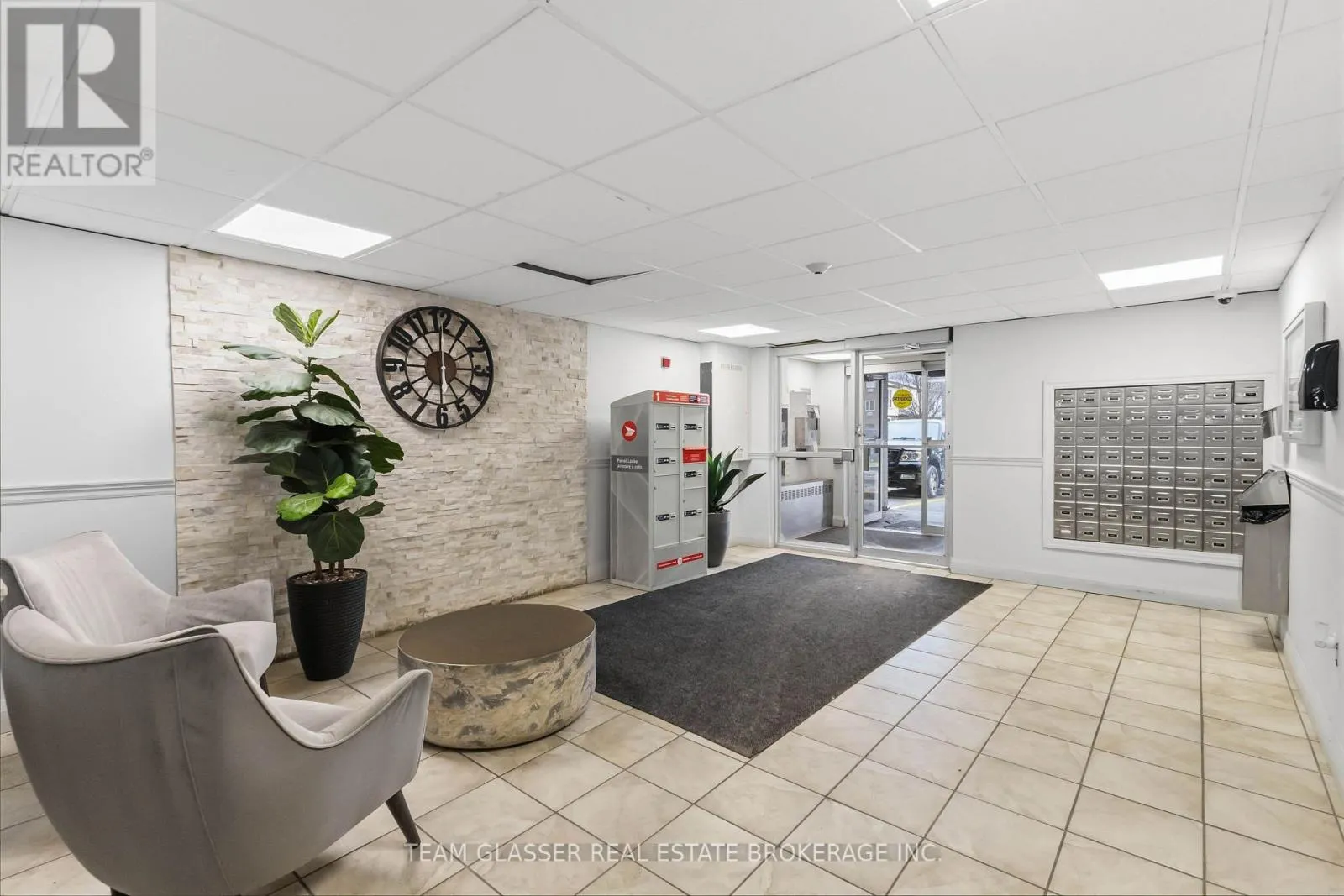 211 - 746 FANSHAWE PARK ROAD E #211