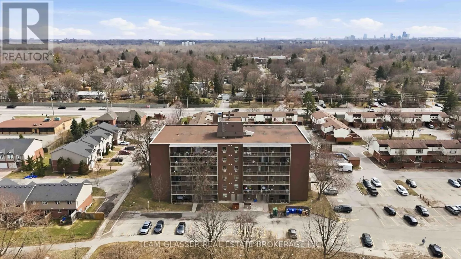 211 - 746 FANSHAWE PARK ROAD E #211