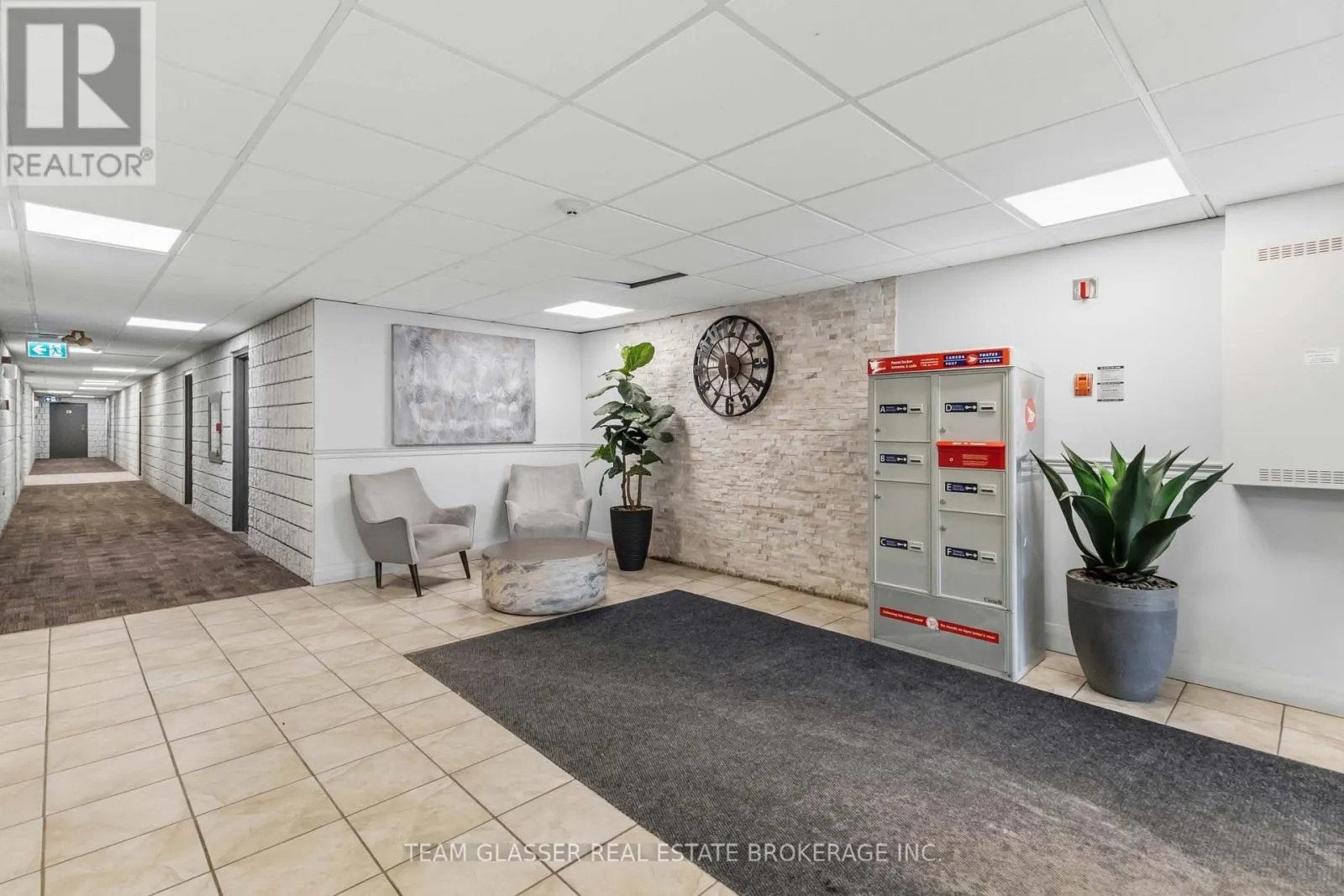 211 - 746 FANSHAWE PARK ROAD E #211