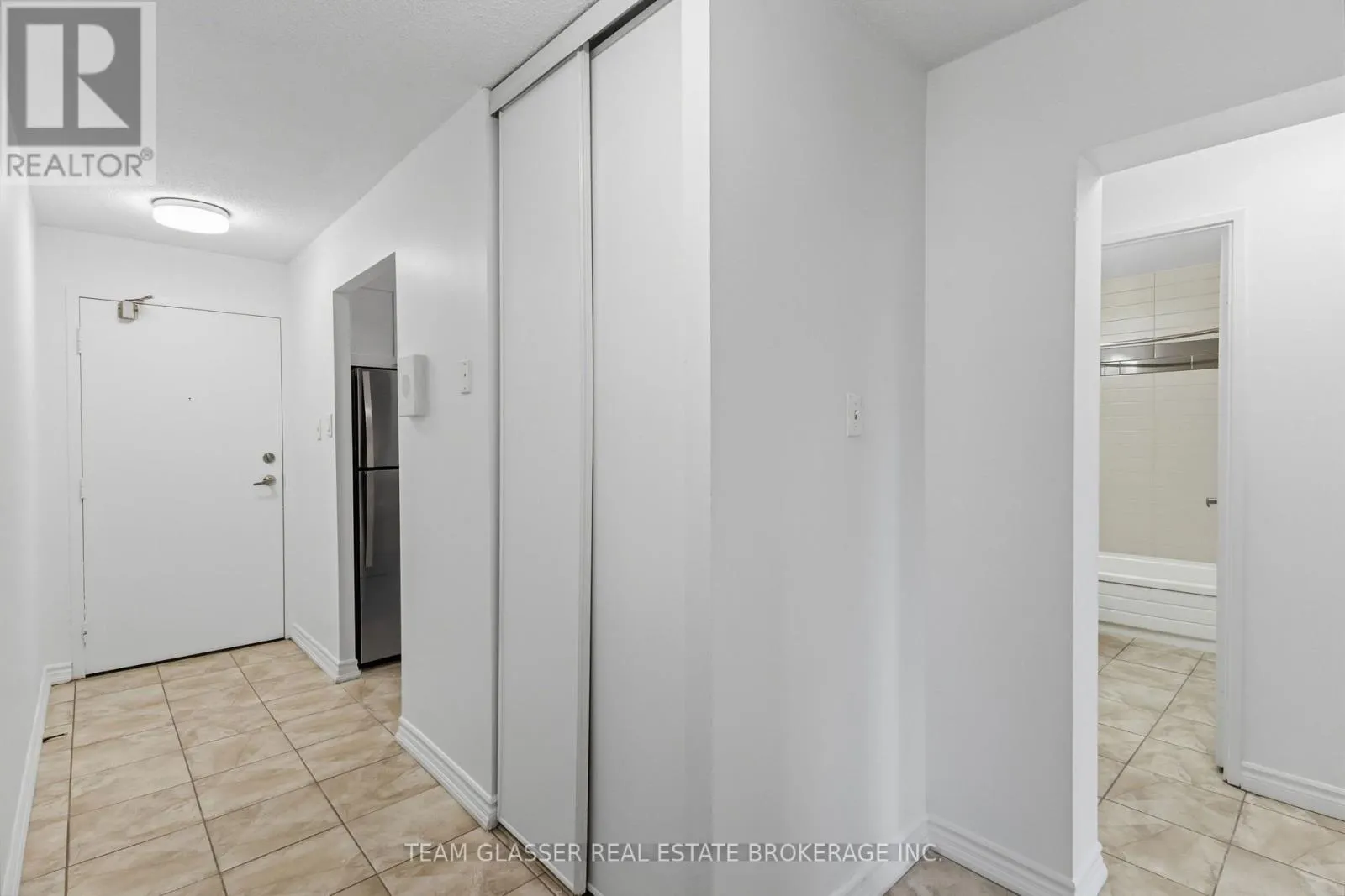 211 - 746 FANSHAWE PARK ROAD E #211
