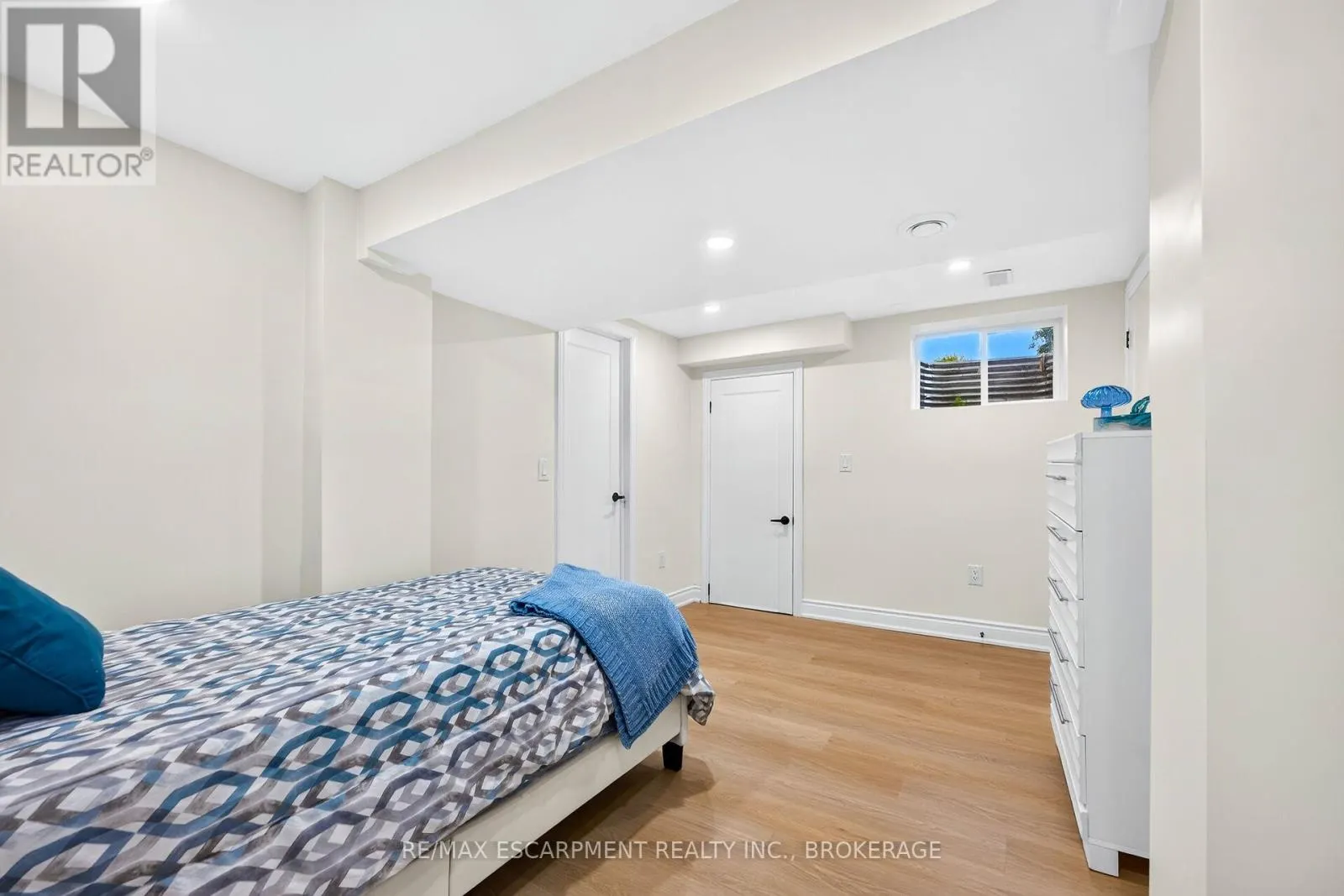 5662 MORDEN DRIVE