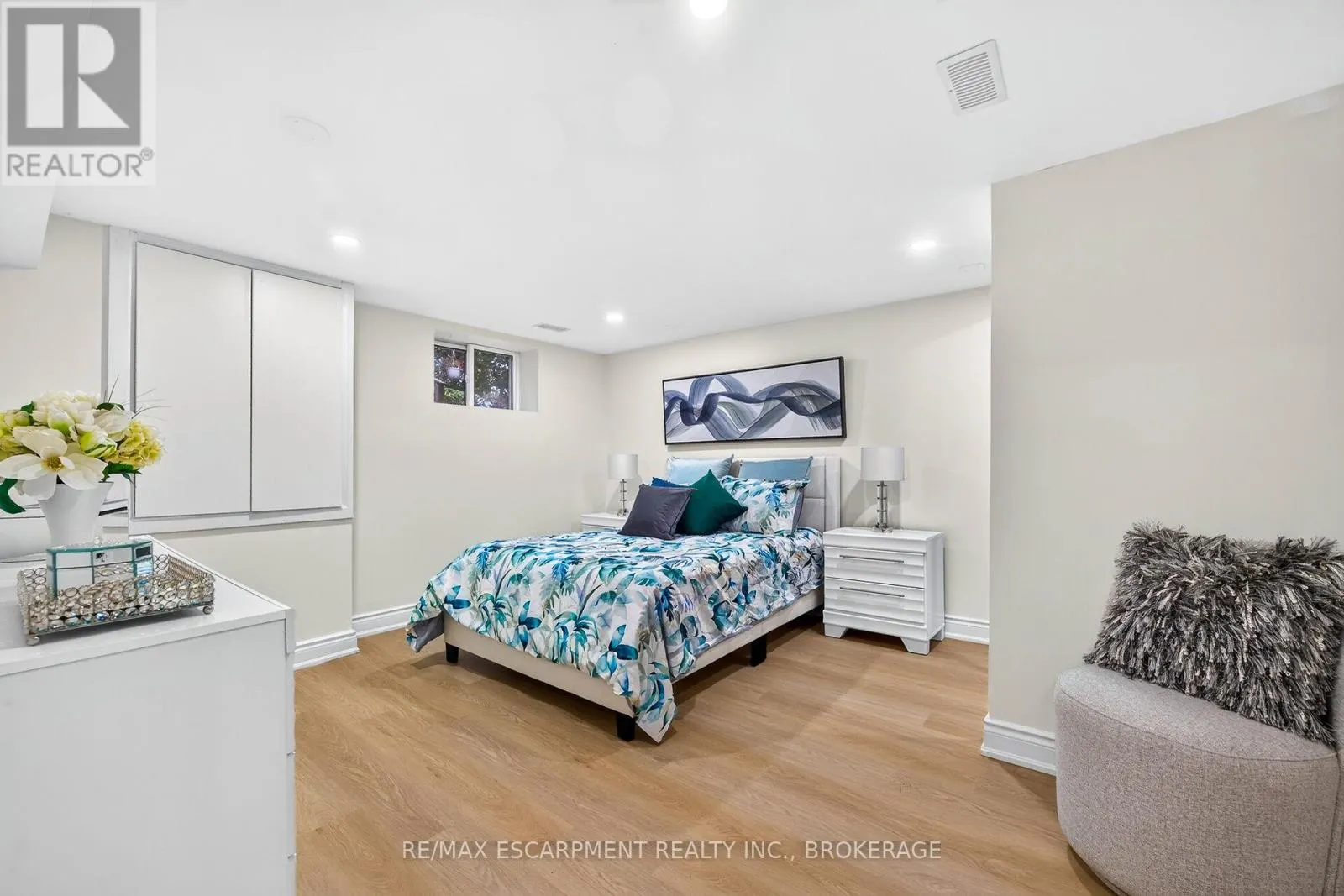 5662 MORDEN DRIVE