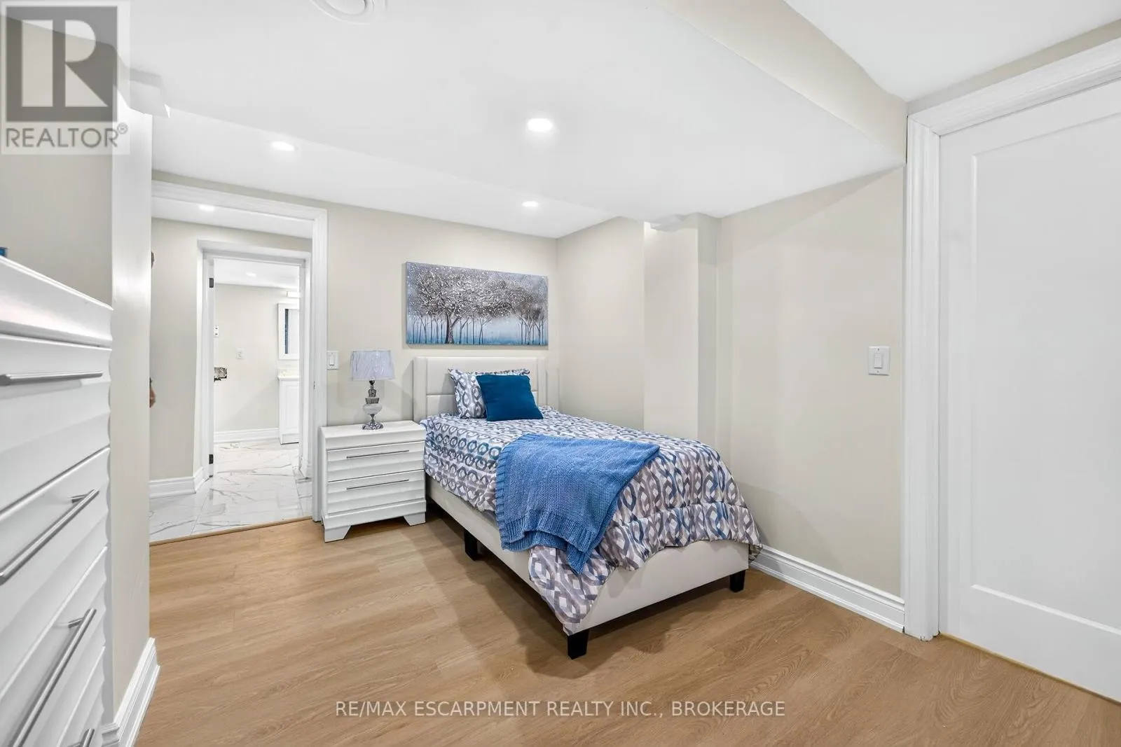 5662 MORDEN DRIVE