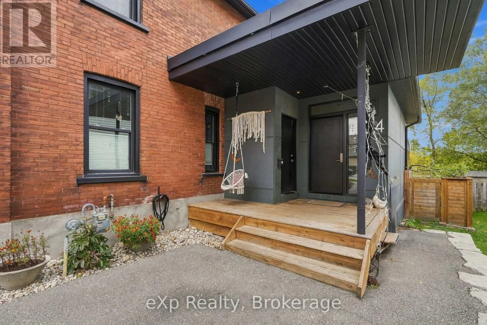 B - 34 DUKE STREET #B