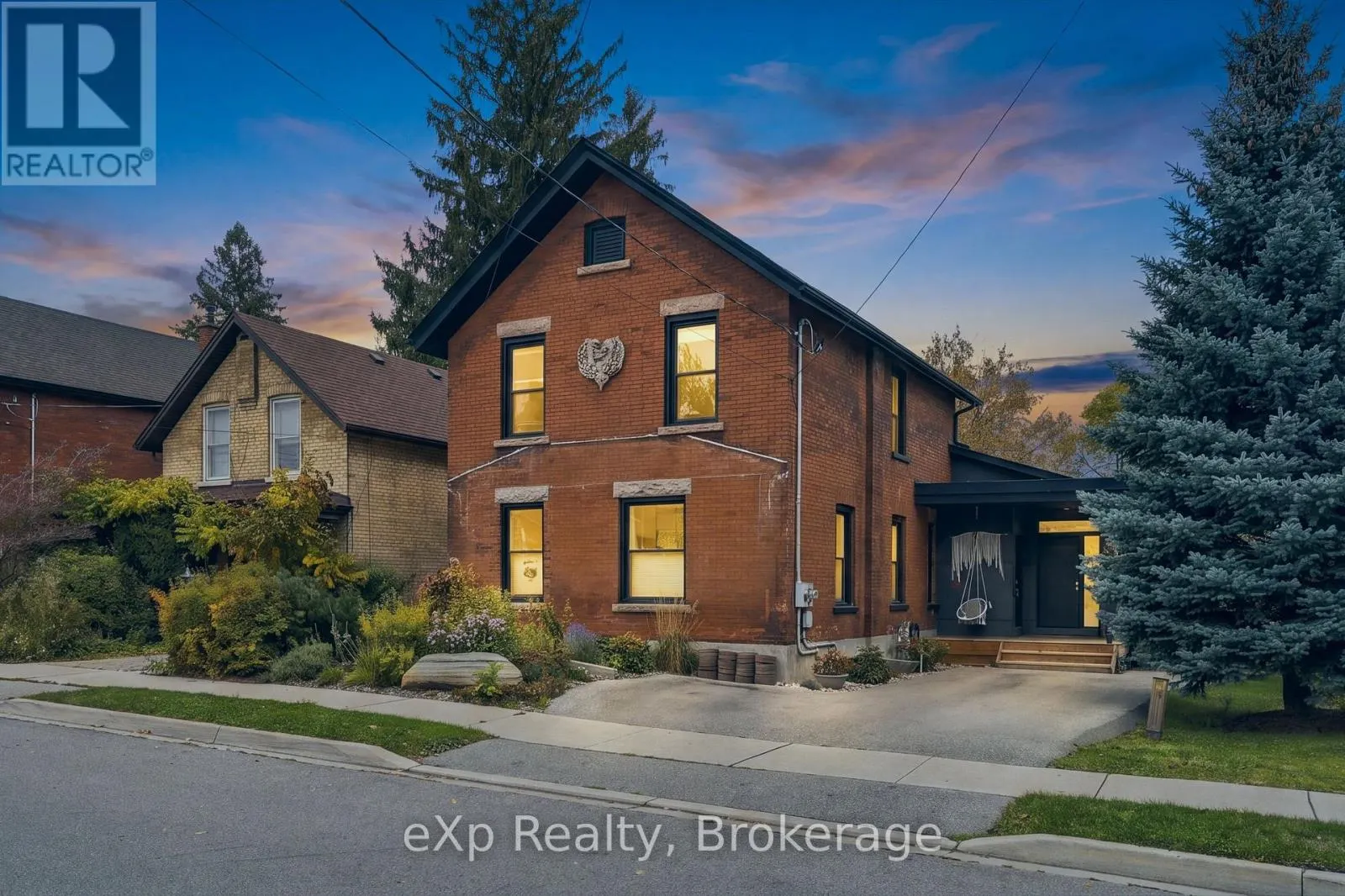B - 34 DUKE STREET #B