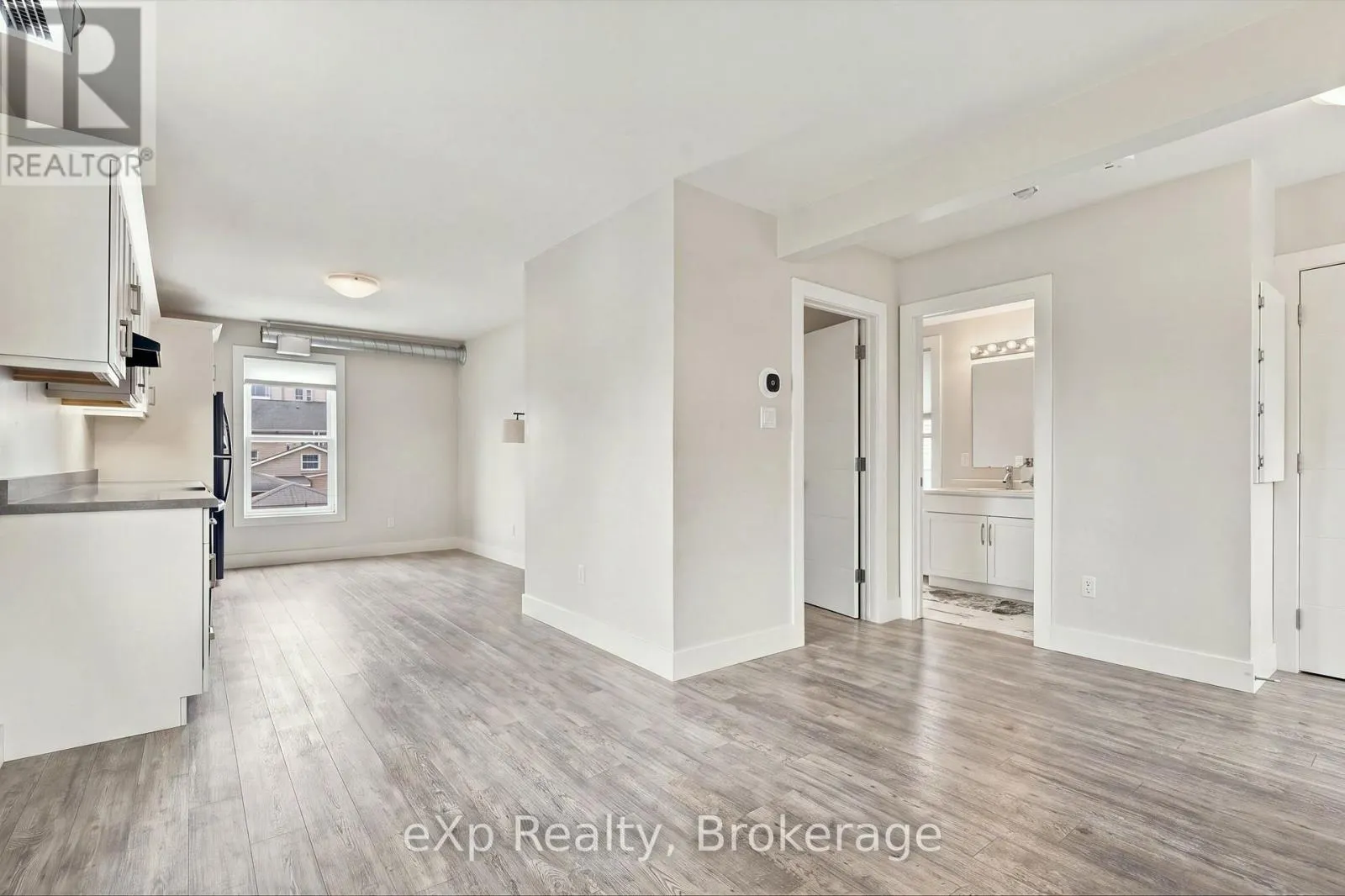 B - 34 DUKE STREET #B