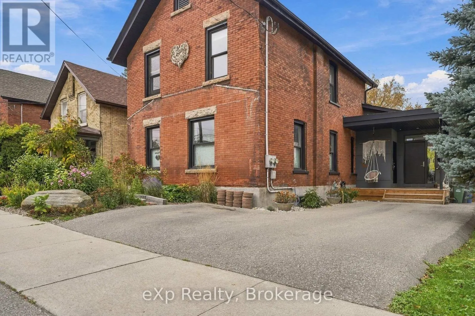 B - 34 DUKE STREET #B
