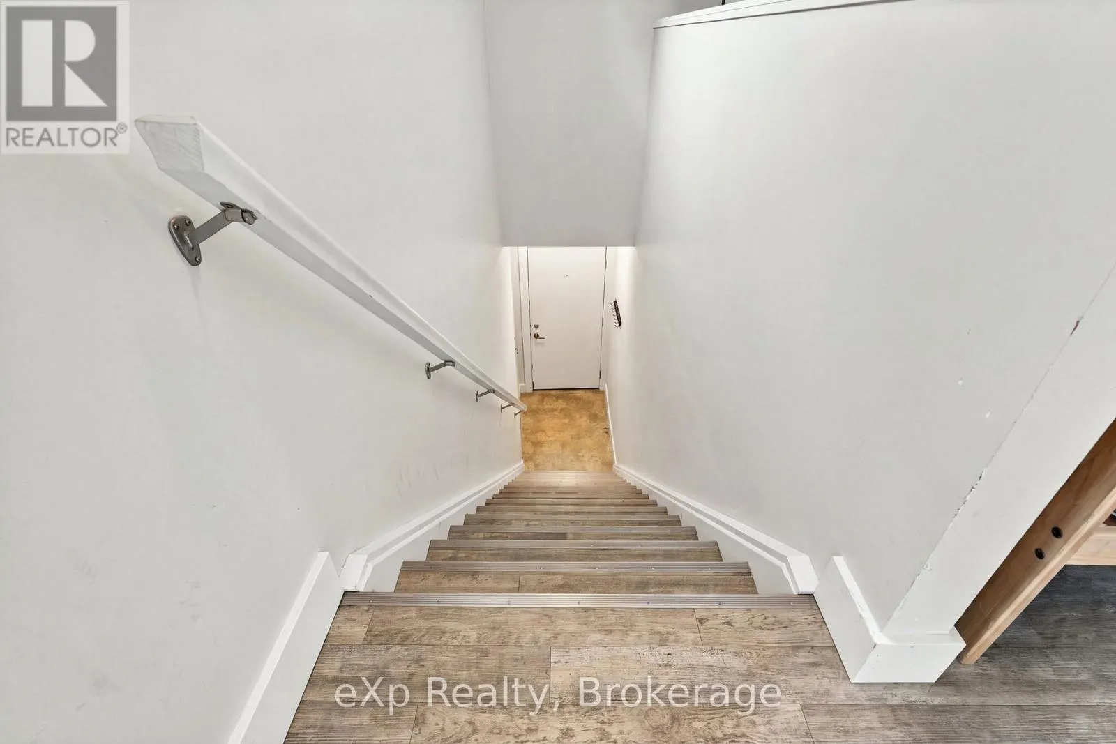 B - 34 DUKE STREET #B