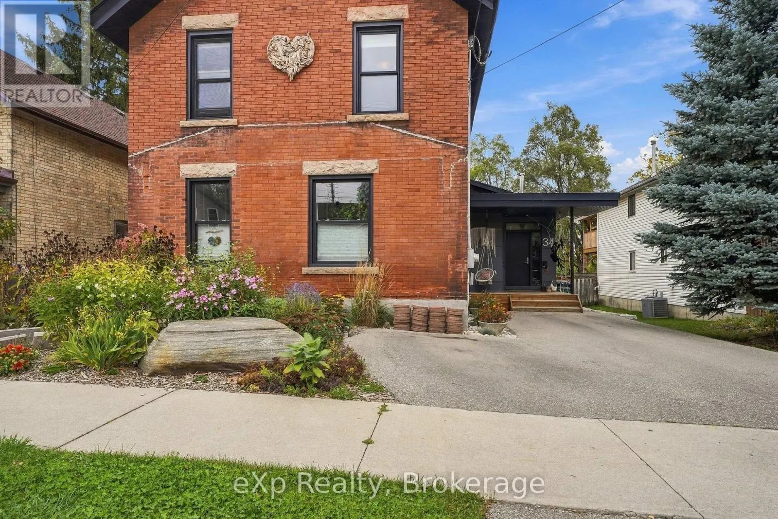 B - 34 DUKE STREET #B