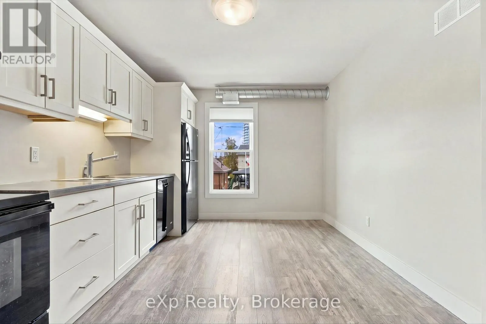 B - 34 DUKE STREET #B