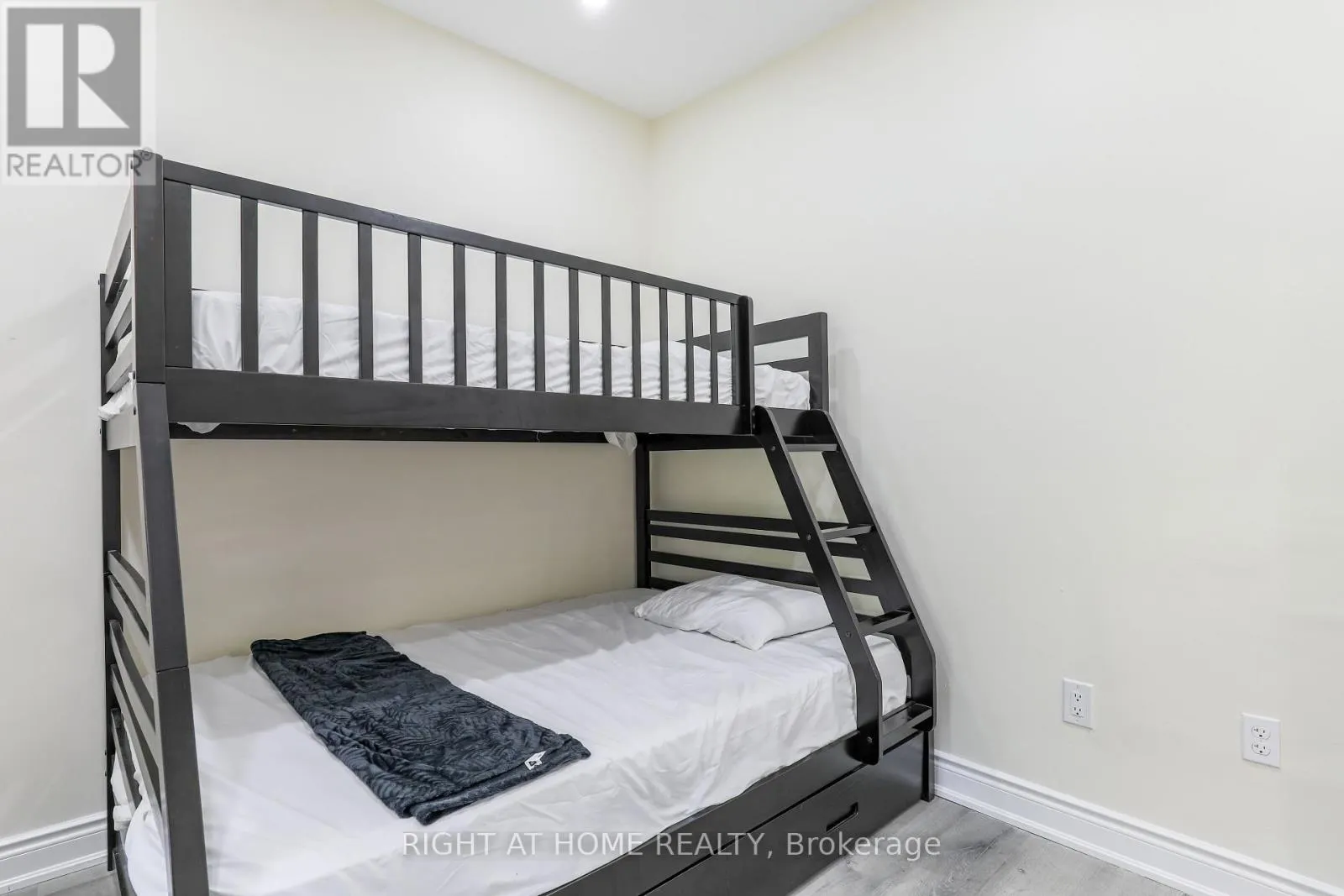 21 SHIRLEY ANNE DRIVE S