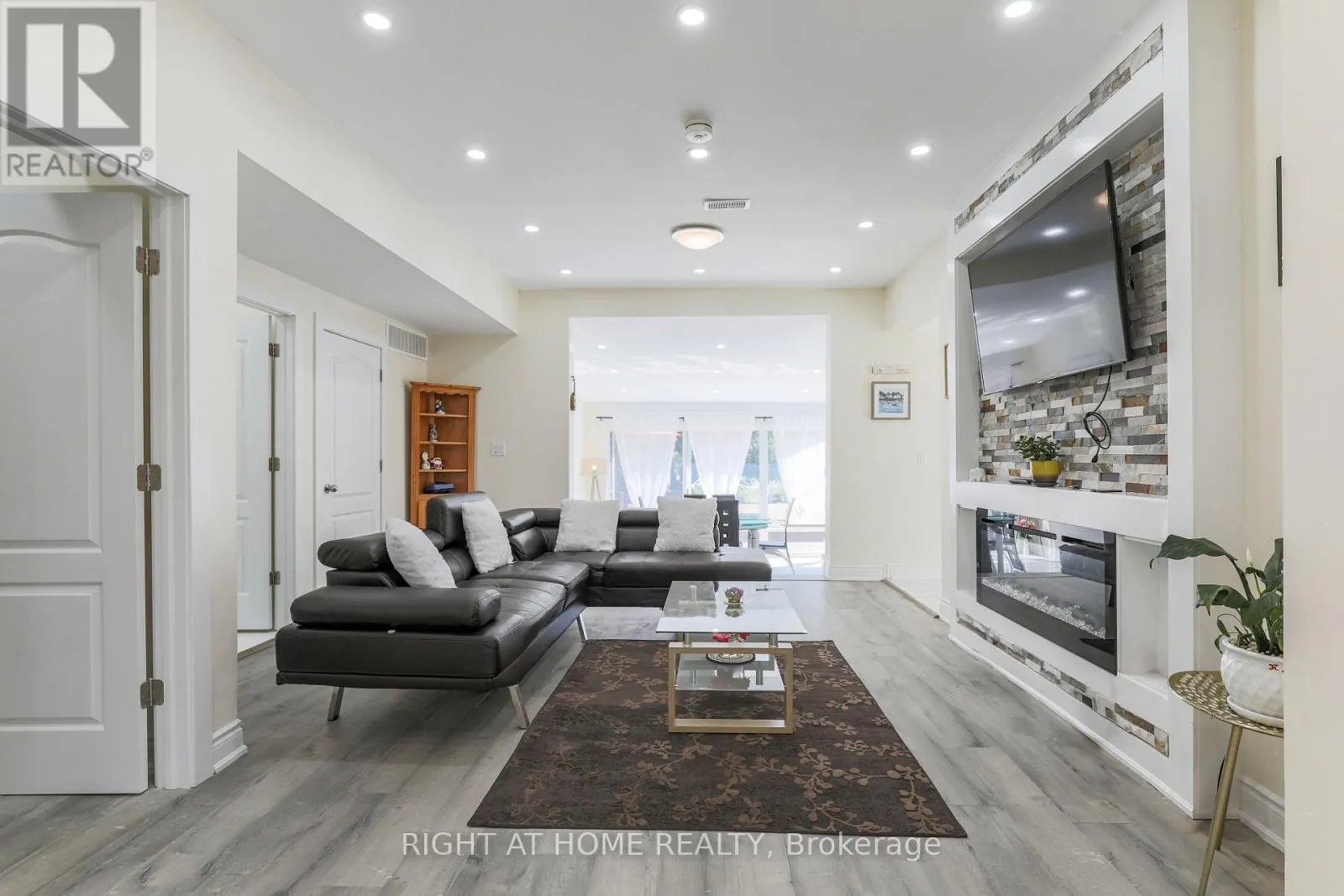 21 SHIRLEY ANNE DRIVE S