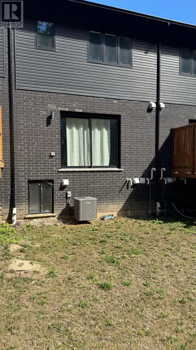 928 ROBERT FERRIE DRIVE
