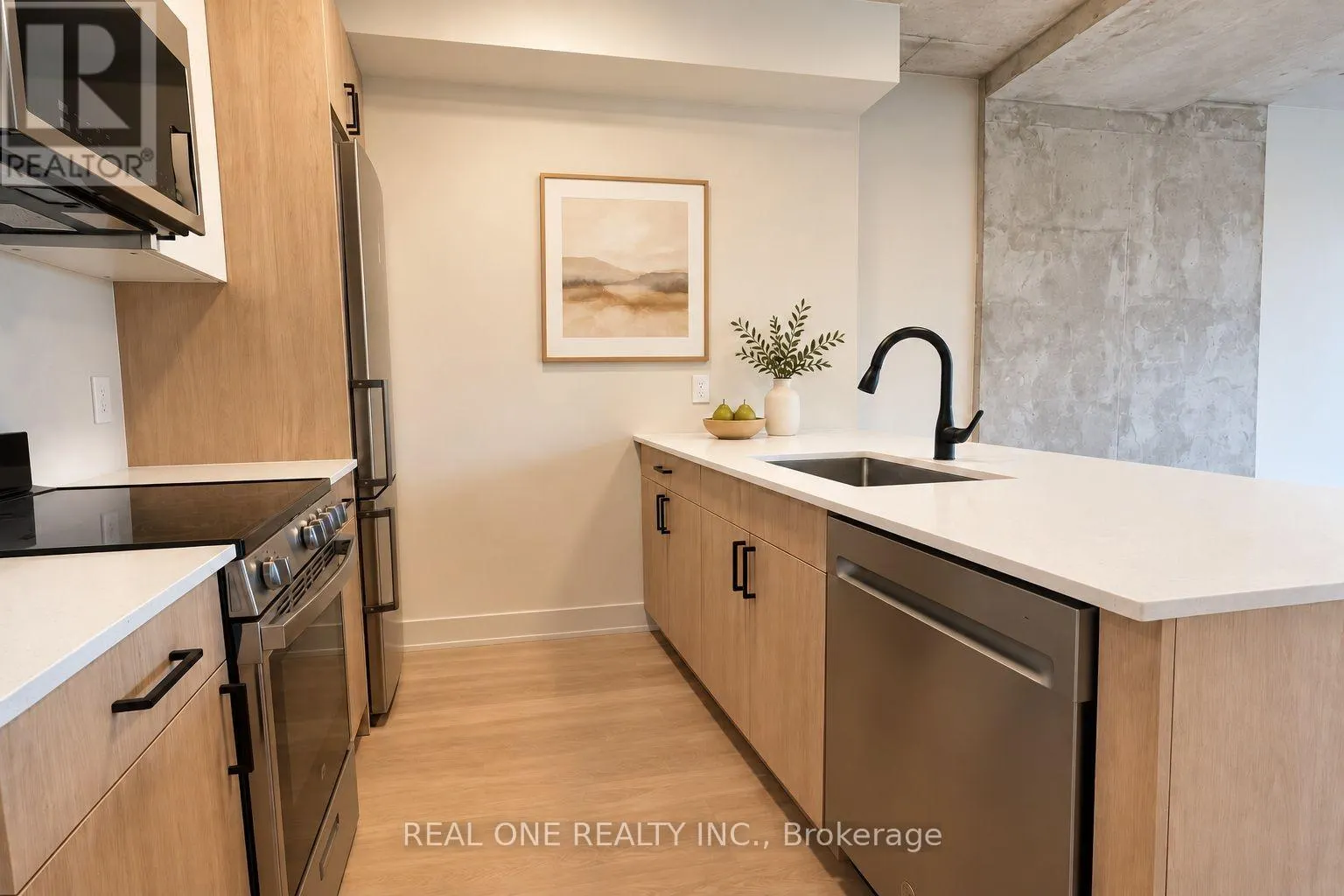 404 - 810 KING STREET W