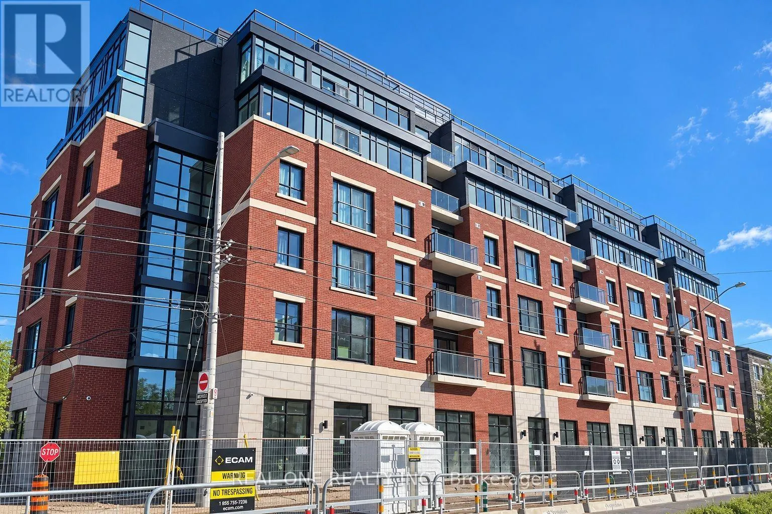404 - 810 KING STREET W