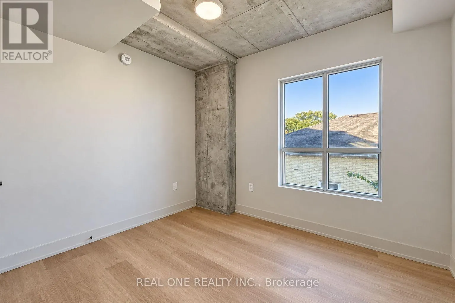 404 - 810 KING STREET W