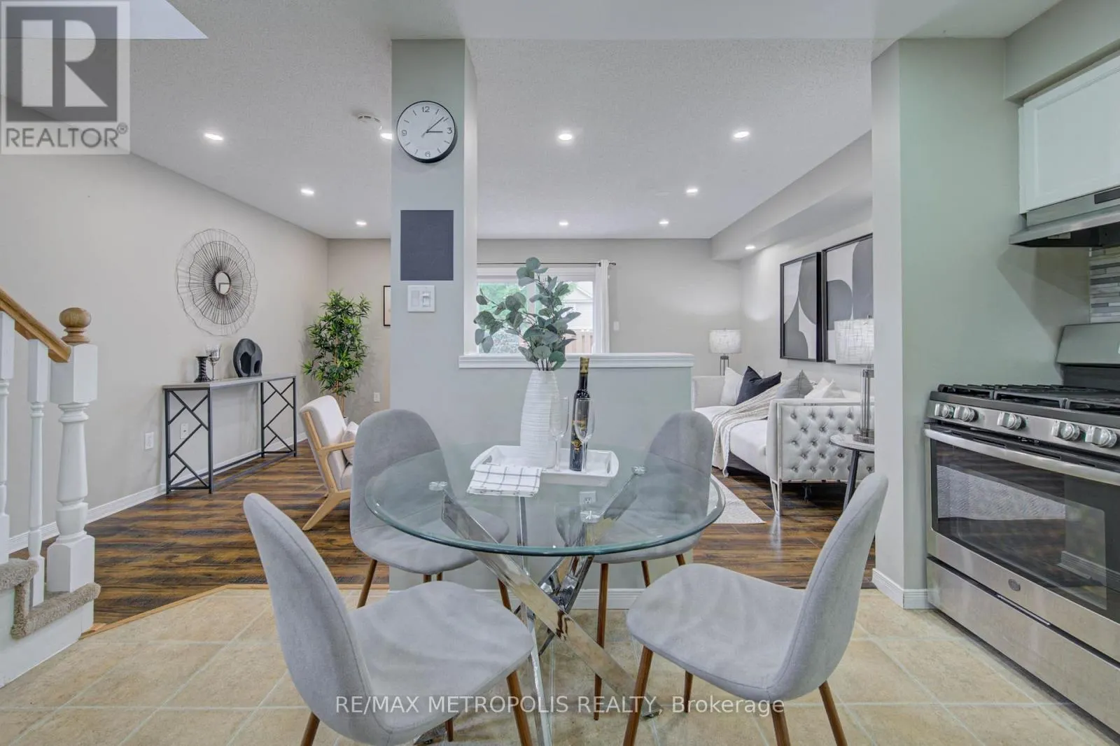 37 - 124 GOSLING GARDENS