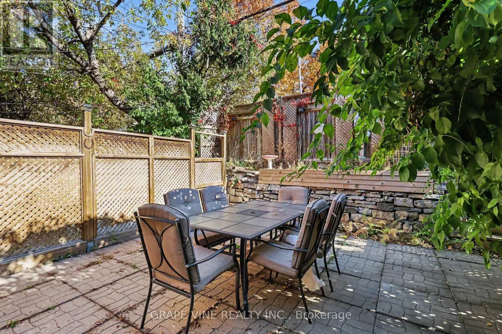 371 LAROUCHE STREET