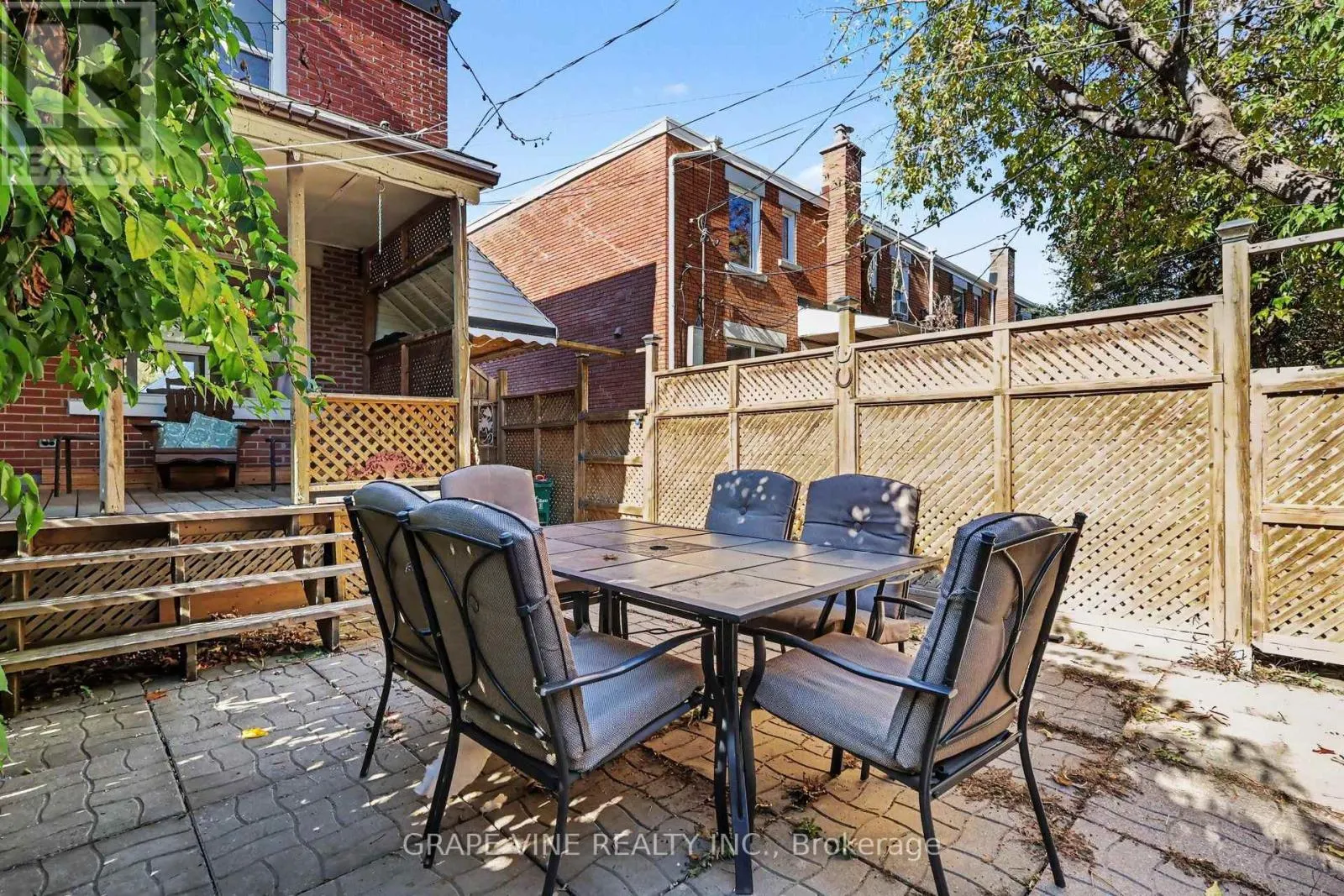 371 LAROUCHE STREET