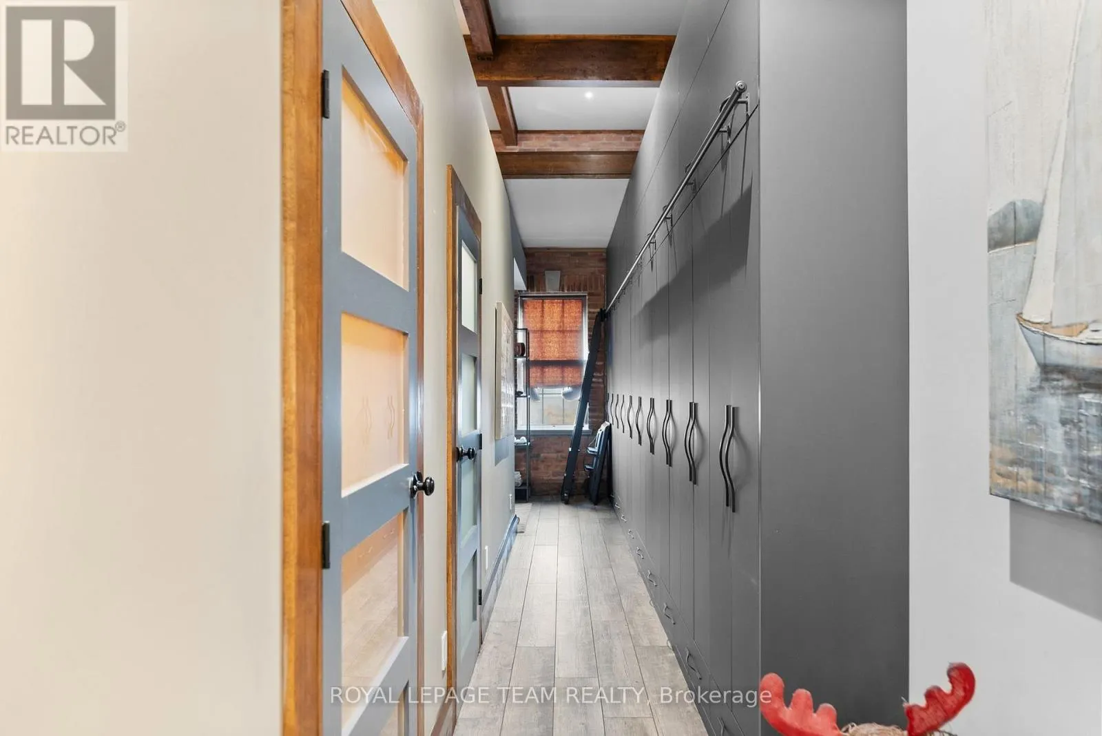 26 ELGIN STREET W