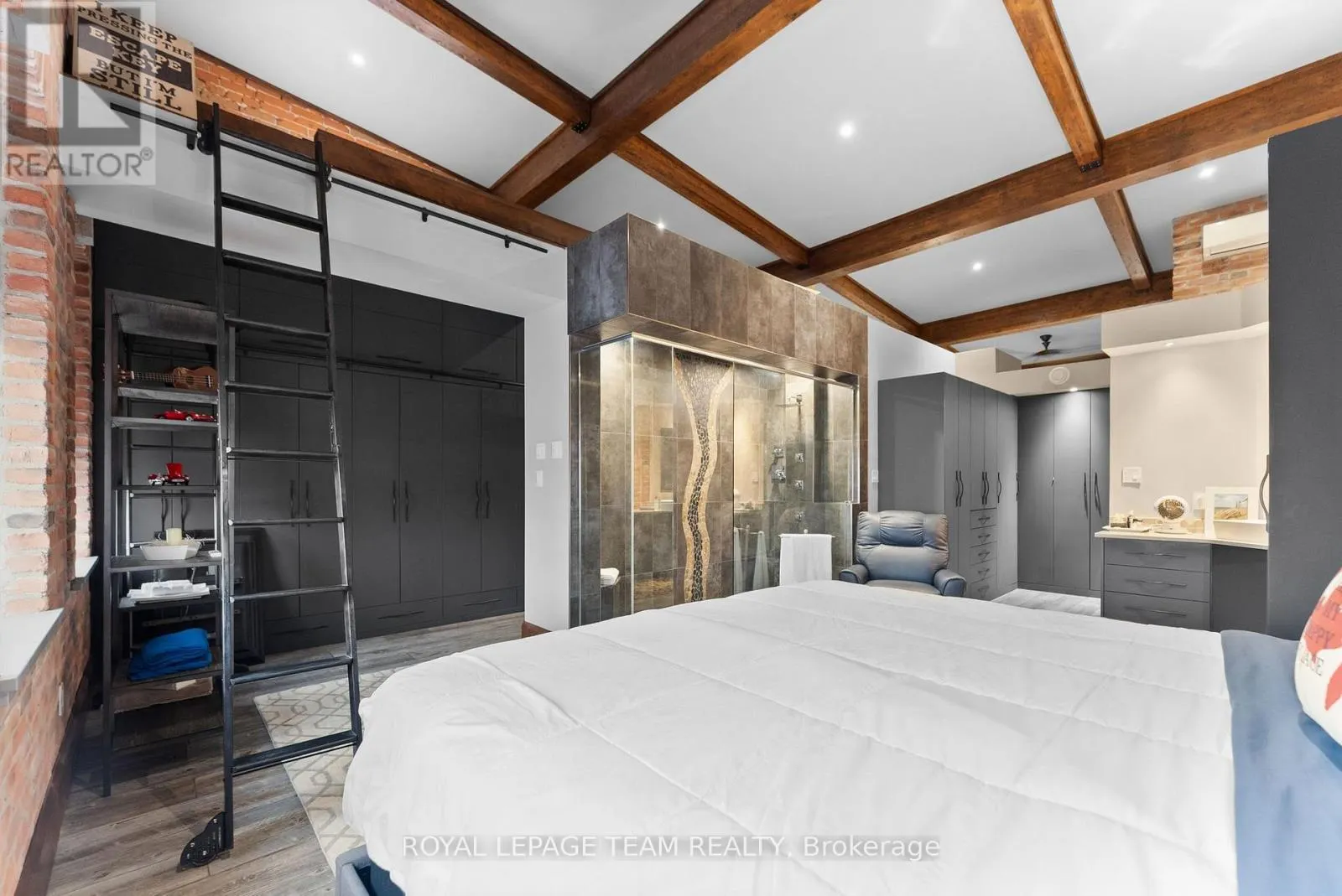 26 ELGIN STREET W