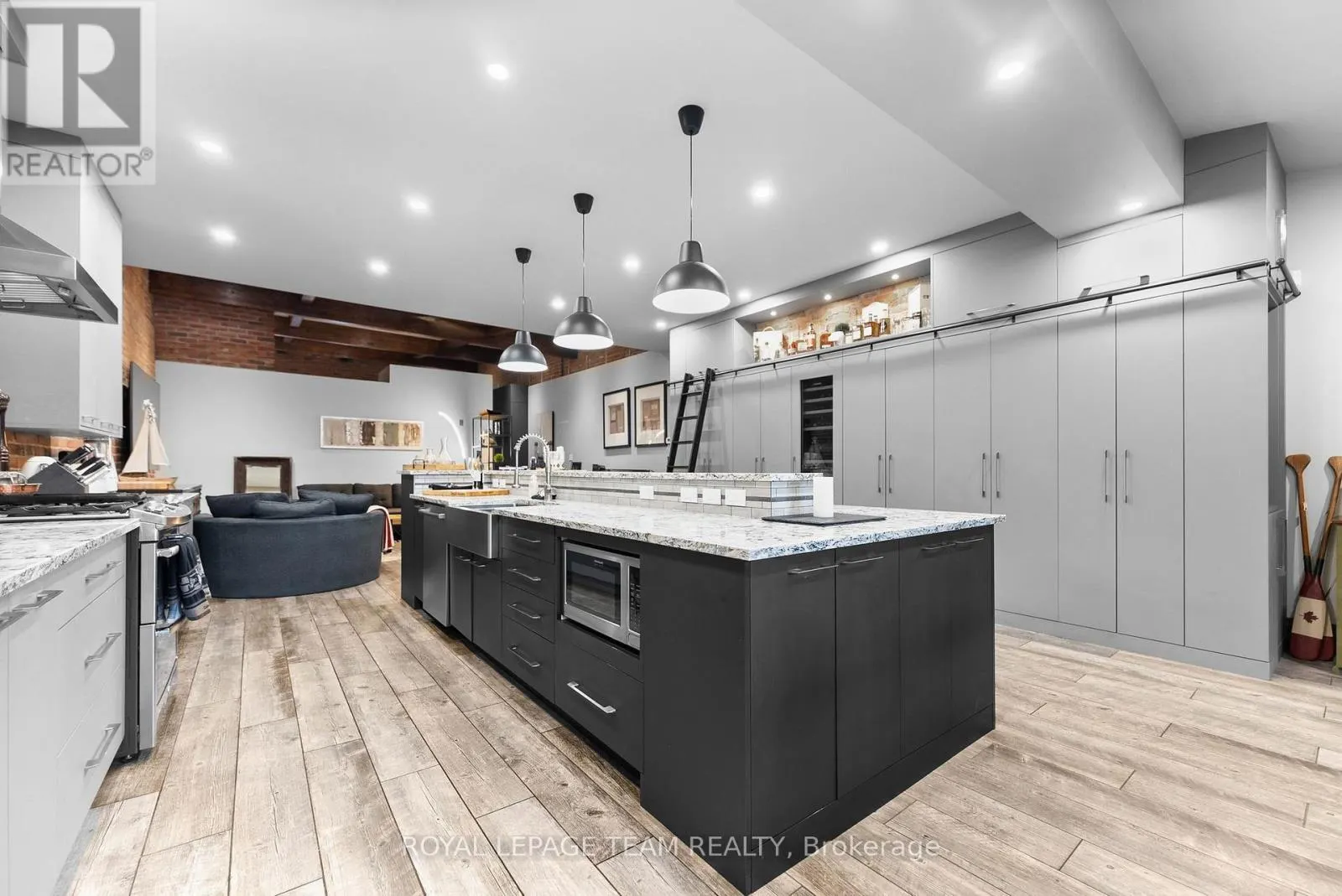 26 ELGIN STREET W