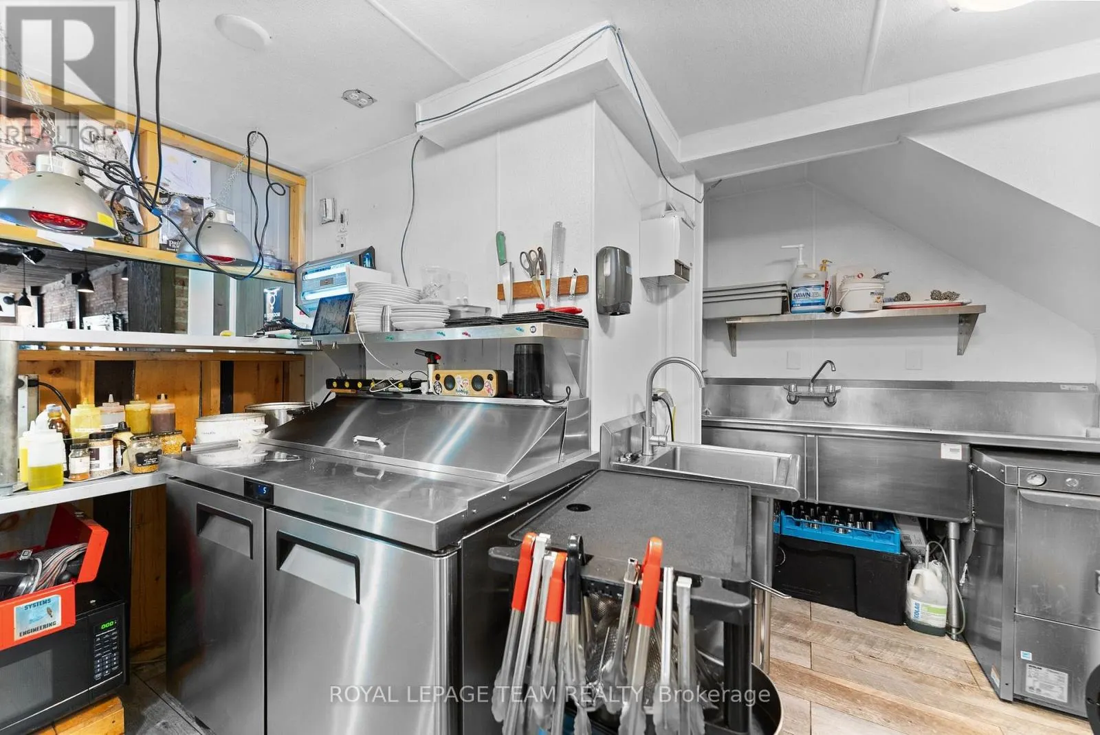 26 ELGIN STREET W