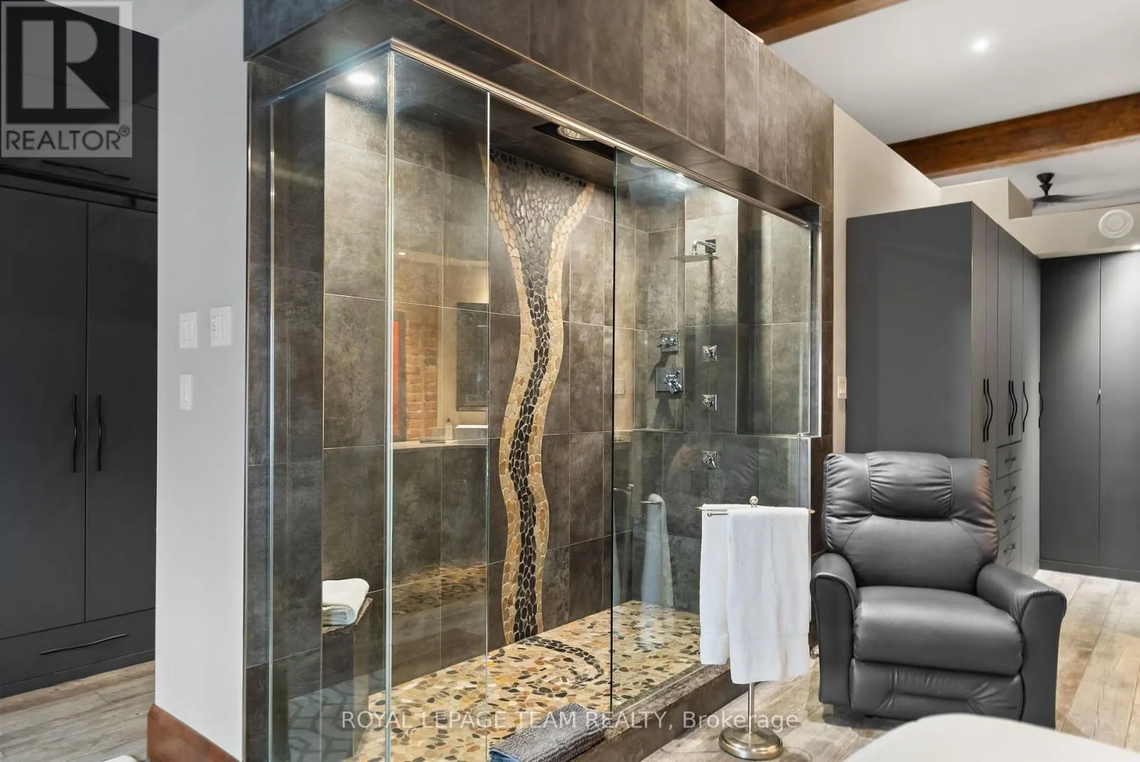 26 ELGIN STREET W