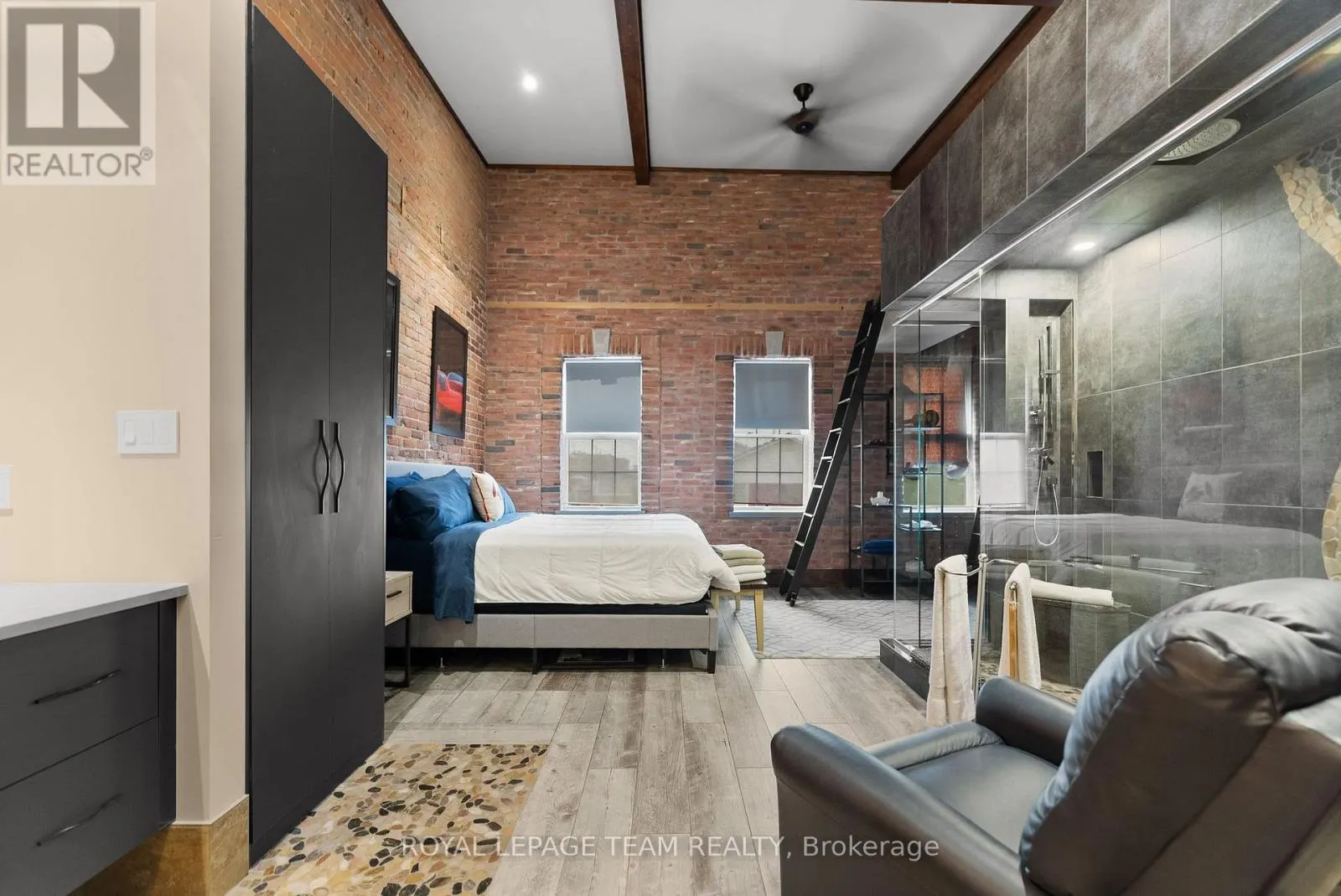 26 ELGIN STREET W