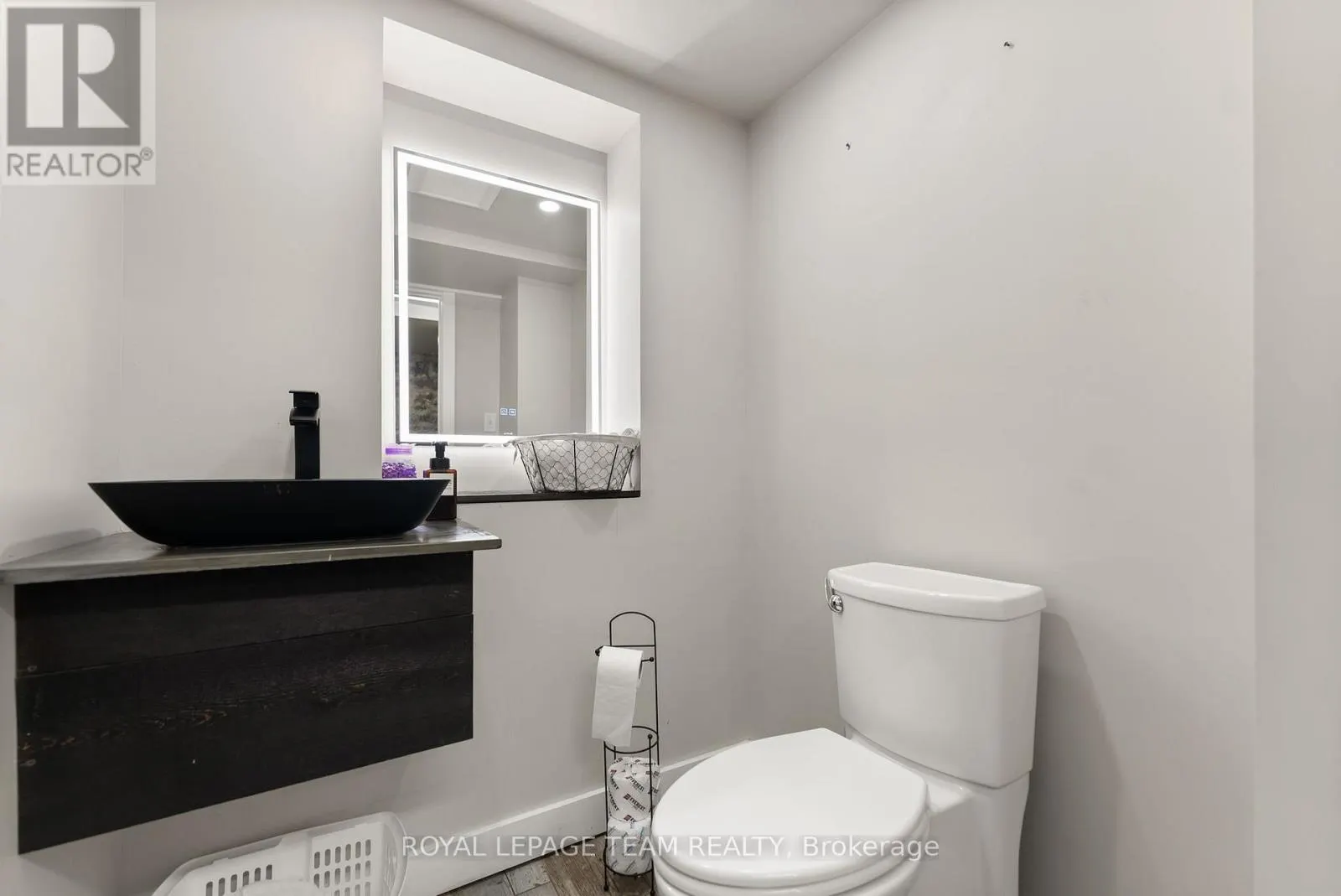26 ELGIN STREET W