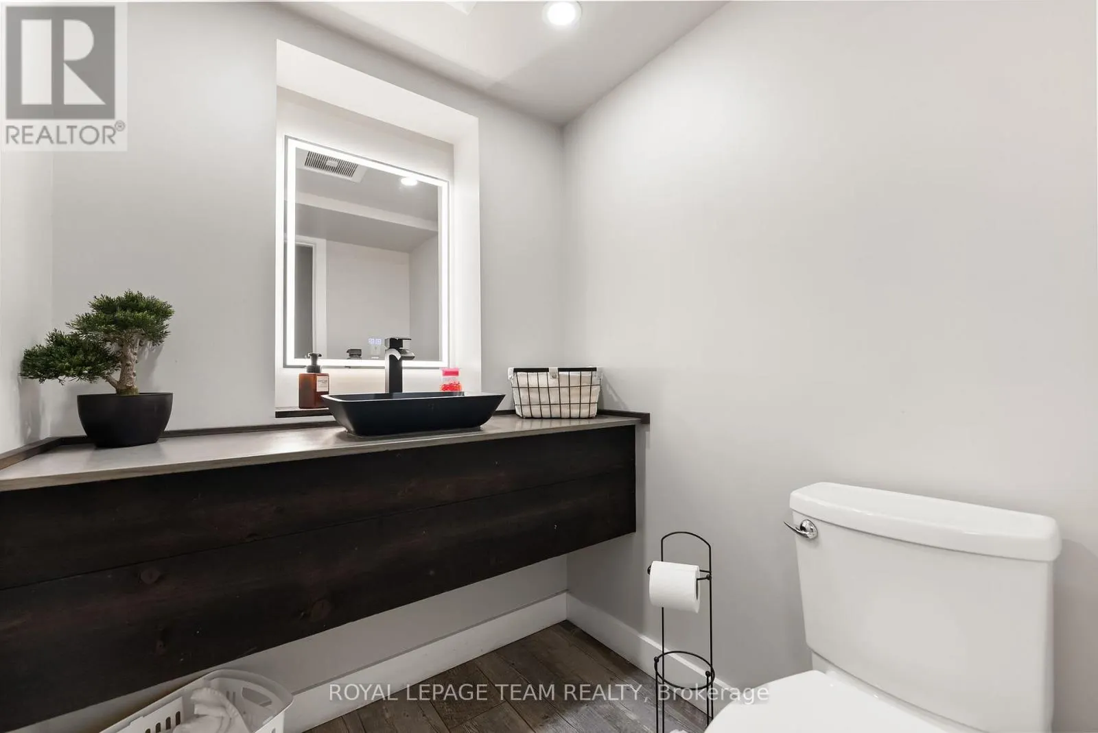 26 ELGIN STREET W