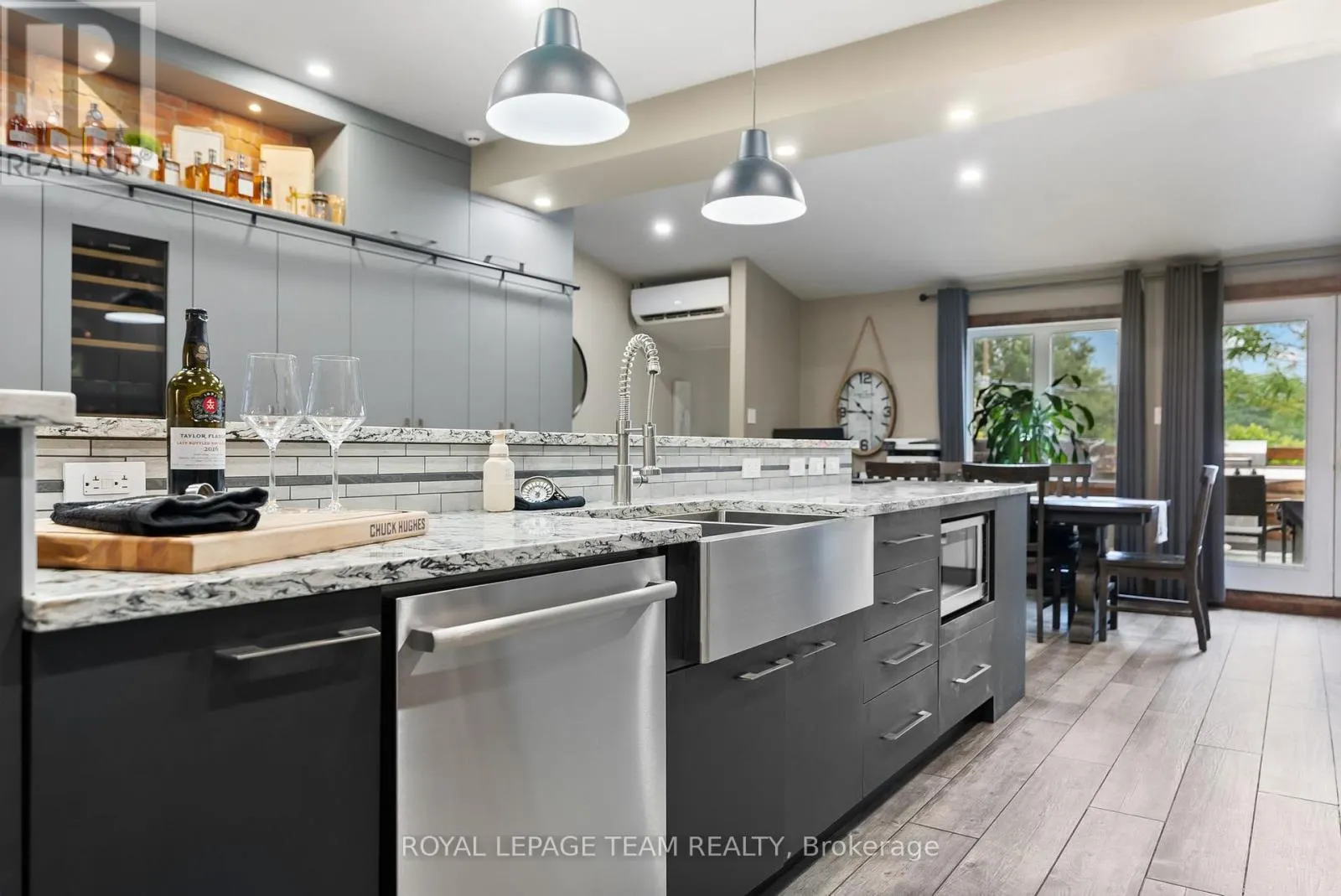 26 ELGIN STREET W