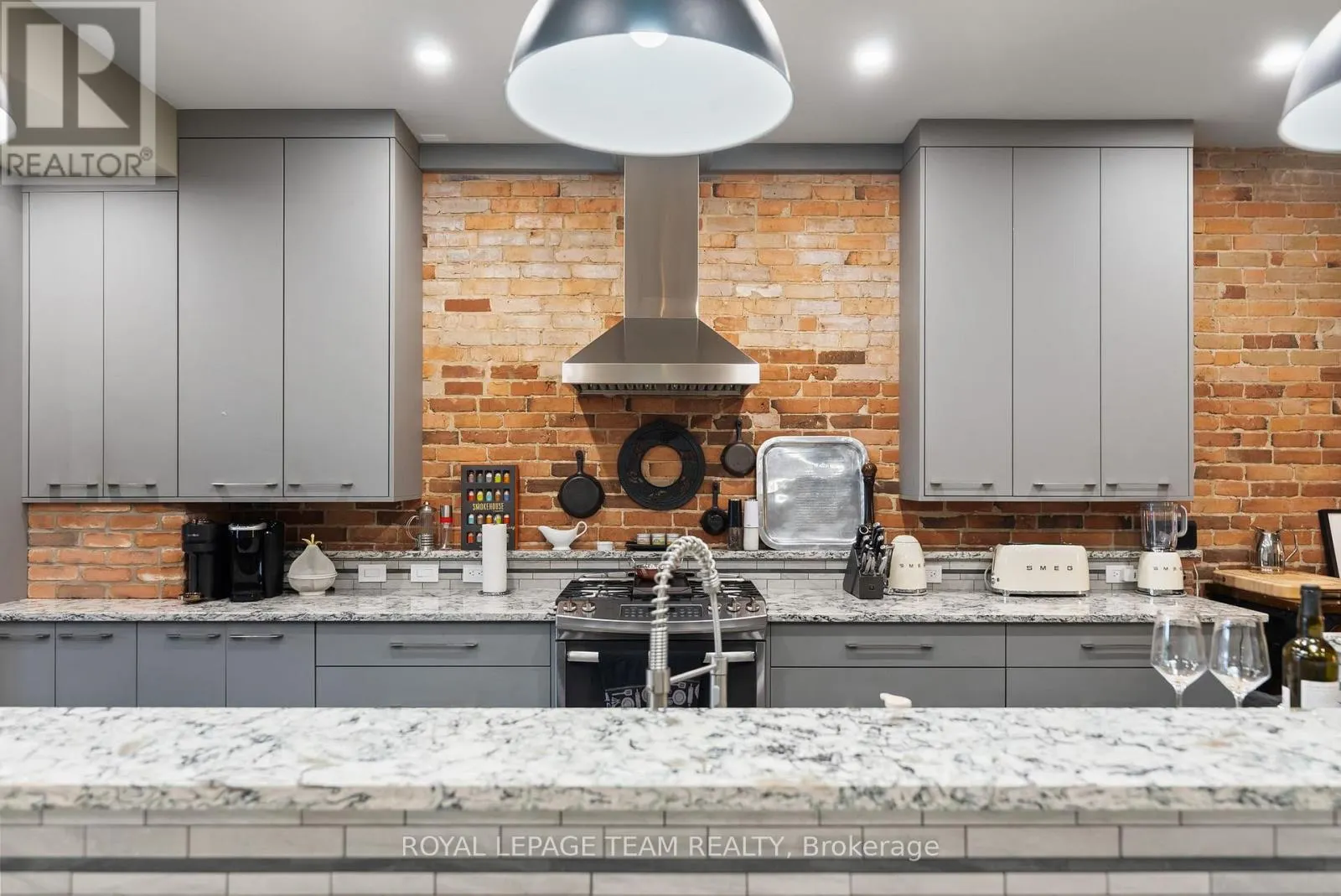 26 ELGIN STREET W