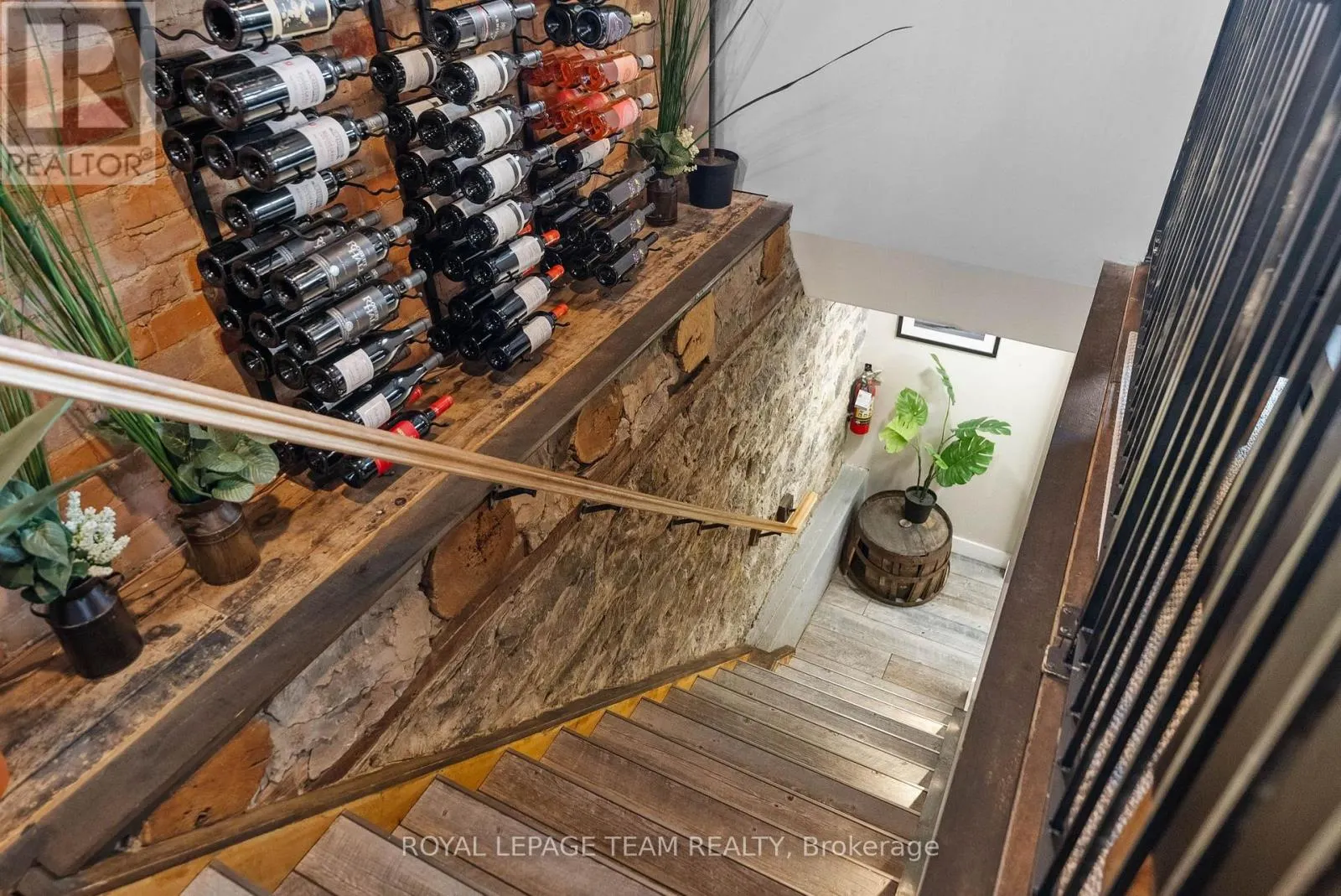26 ELGIN STREET W