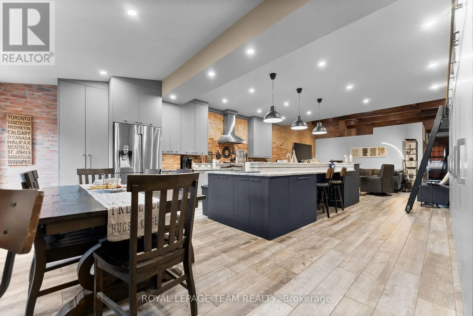 26 ELGIN STREET W